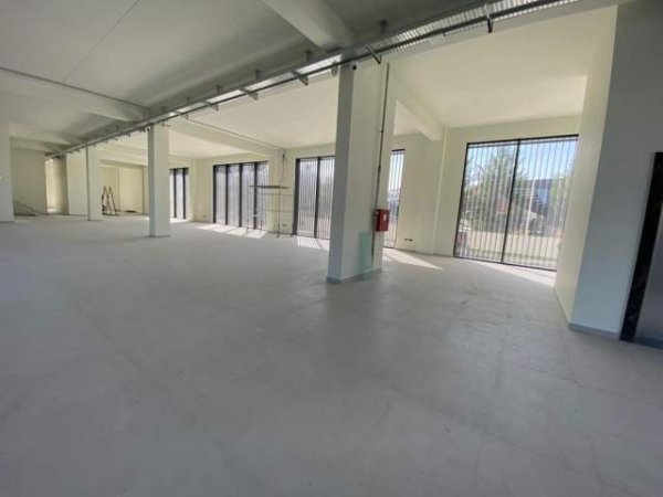 Tirane, jepet me qera ambjent biznesi Kati 0, 3.600 m² 15.000 Euro (Mezeze)