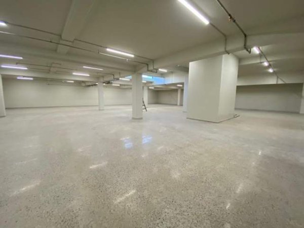 Tirane, jepet me qera ambjent biznesi Kati 0, 3.600 m² 13.000 Euro (Mezeze)