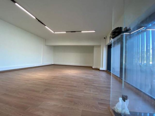 Tirane, jepet me qera ambjent biznesi Kati 0, 3.600 m² 13.000 Euro (Mezeze)