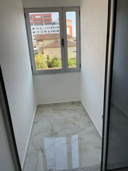 Tirane, jepet me qera apartament 2+1+BLK Kati 1, 100 m² 450 Euro (Hotel Rolandi)