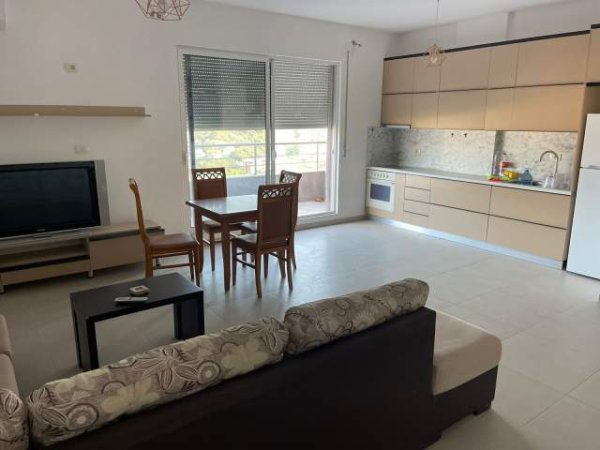 Tirane, jepet me qera apartament 2+1+BLK Kati 3, 120 m² 600 Euro (Rruga Peti)