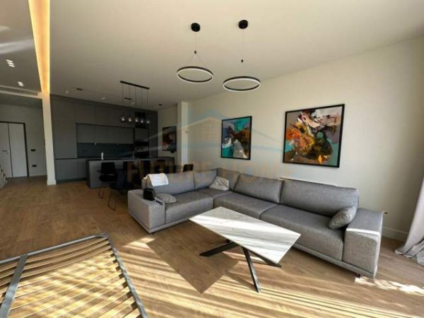 Tirane, jepet me qera Vile 3+1+BLK Kati 0, 183 m² 2.500 Euro (Mandarine Drive. Vilë pranë Teg)