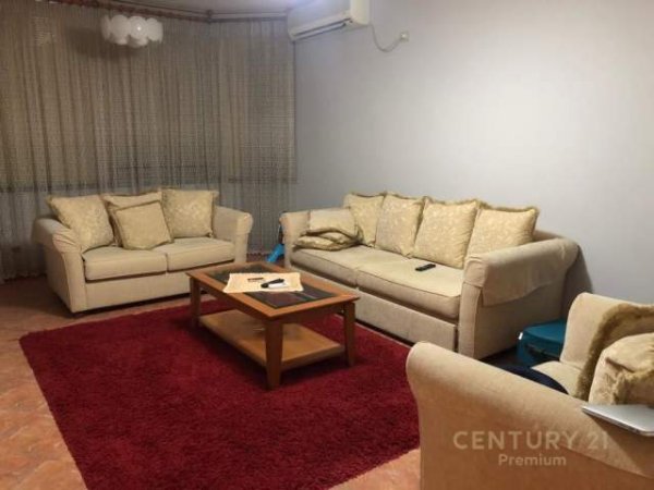 Tirane, jepet me qera apartament 2+1+BLK 112 m² 500 Euro (komuna parisit)