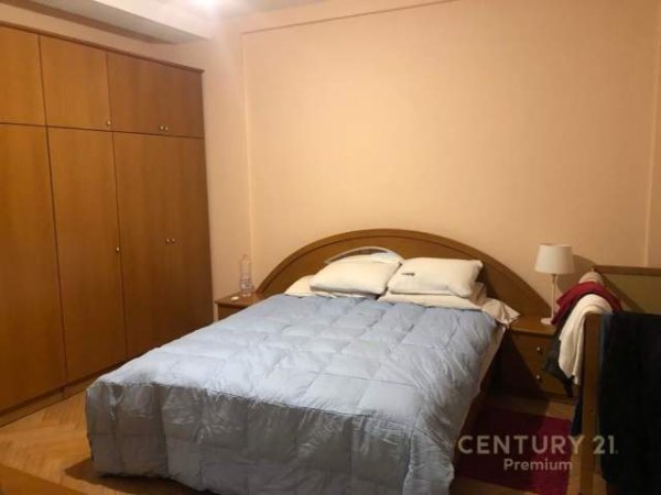 Tirane, jepet me qera apartament 2+1+BLK 112 m² 500 Euro (komuna parisit)