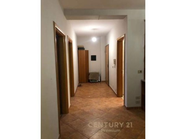 Tirane, jepet me qera apartament 2+1+BLK 112 m² 500 Euro (komuna parisit)