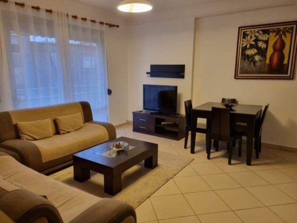 Tirane, jepet me qera apartament Kati 4, 75 m² 550 Euro (myslym shyri)