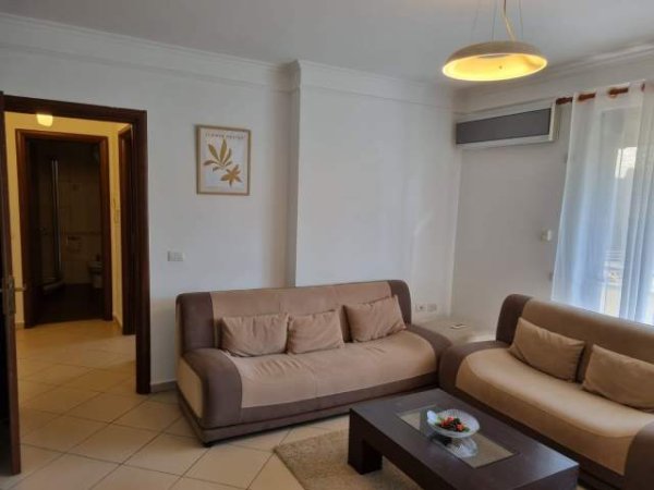 Tirane, jepet me qera apartament 1+1 Kati 3, 75 m² 550 Euro (Myslym Shyri)