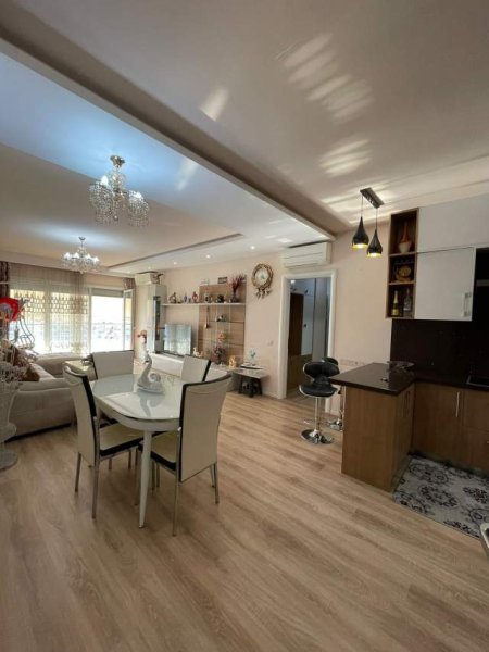 Tirane, jepet me qera apartament 3+1+BLK Kati 9, 113 m² 600 Euro (perball Vizion Plus)