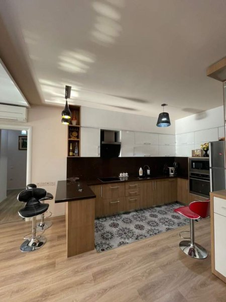 Tirane, jepet me qera apartament 3+1+BLK Kati 9, 113 m² 600 Euro (perball Vizion Plus)
