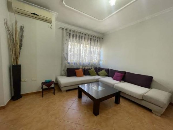 Tirane, jepet me qera apartament Kati 5, 114 m² 500 Euro (panorama)