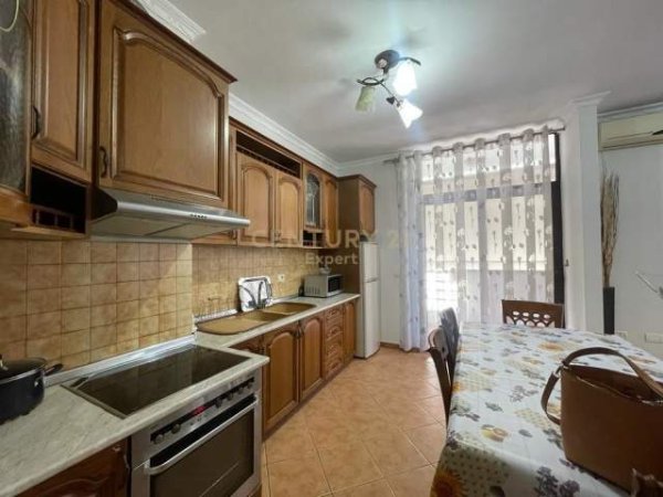 Tirane, jepet me qera apartament Kati 5, 114 m² 500 Euro (panorama)