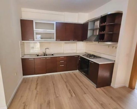 Tirane, shes apartament 1+1 64 m² 107.000 Euro (Kopshti Botanik)