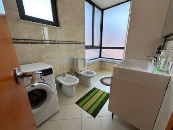 Tirane, jepet me qera apartament 1+1 Kati 5, 80 m² 600 Euro (Air Albania)