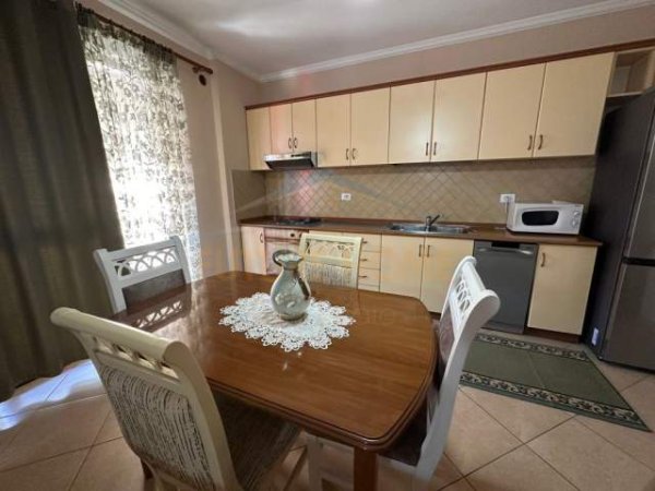 Tirane, jepet me qera apartament 1+1 Kati 5, 80 m² 600 Euro (Sheshi Nene Tereza)