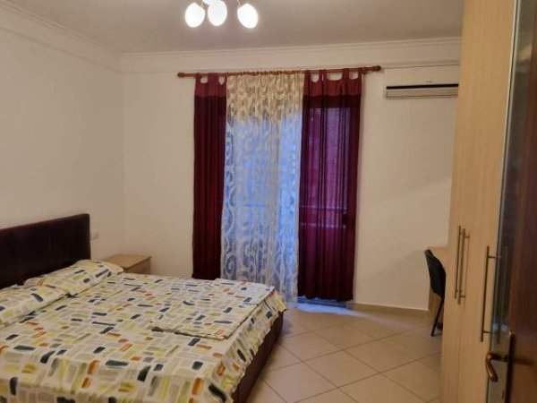 Tirane, jepet me qera apartament 1+1 Kati 3, 75 m² 550 Euro (Myslym Shyri)