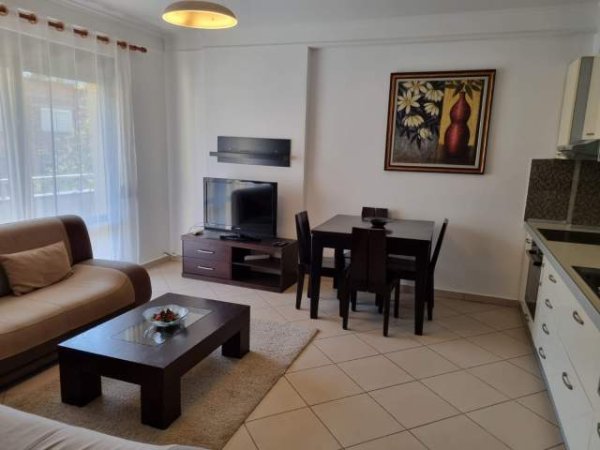 Tirane, jepet me qera apartament 1+1 Kati 3, 75 m² 550 Euro (Myslym Shyri)