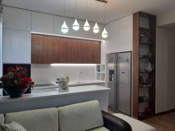 Tirane, jepet me qera apartament 2+1+BLK Kati 4, 110 m² 900 Euro (Komuna e Parisit)