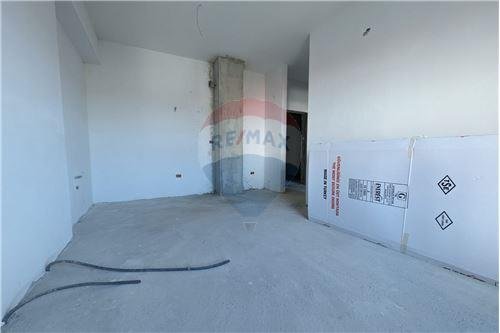 Tirane, shitet apartament 1+1 Kati 3, 52 m² 62.160 Euro (Pasho Hysa)