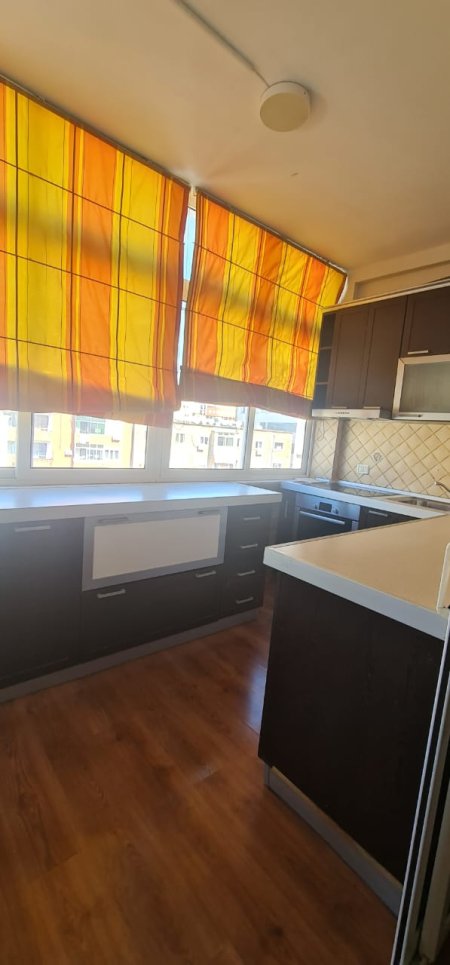 Tirane, jepet me qera apartament 135 m² 800 Euro (Elbasanit)