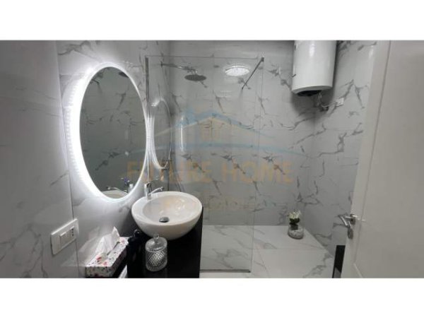 Tirane, shitet apartament 2+1 Kati 8, 101 m² 160.000 Euro (YZBERISHT)