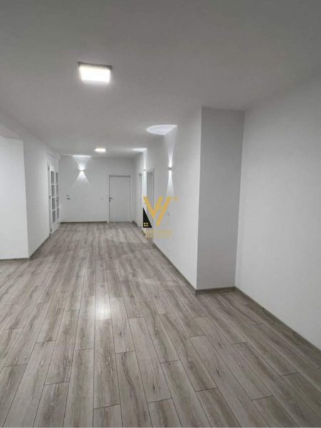 Tirane, jepet me qera ambjent biznesi Kati 0, 2.500 m² 20.000 Euro (LIQENI I THATE)