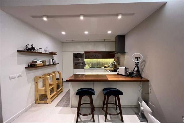Tirane, jepet me qera apartament 2+1+A+BLK Kati 1, 112 m² 900 Euro