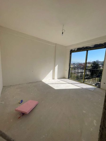 Tirane, shitet apartament 2+1 Kati 2, 132 m² 170.000 Euro (Spitali Amerikan 3)