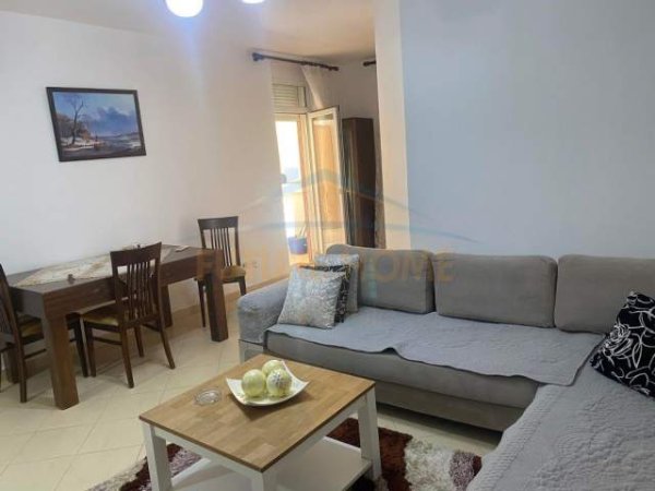 Tirane, jepet me qera apartament 1+1 Kati 2, 101 m² 600 Euro (KODRA E DIELLIT)