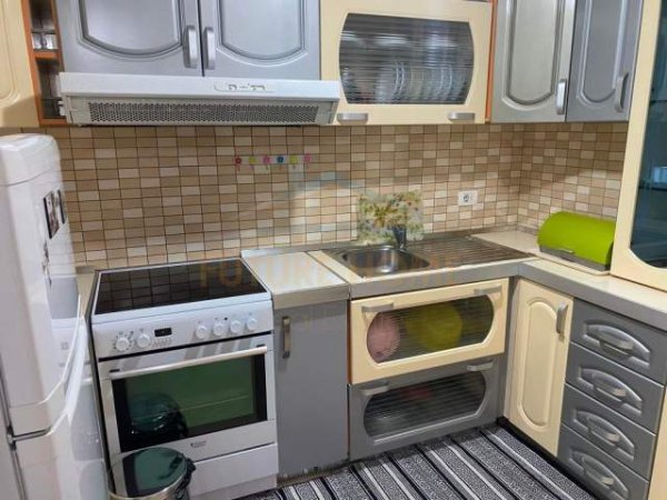 Tirane, jepet me qera apartament 1+1 Kati 2, 101 m² 600 Euro (KODRA E DIELLIT)