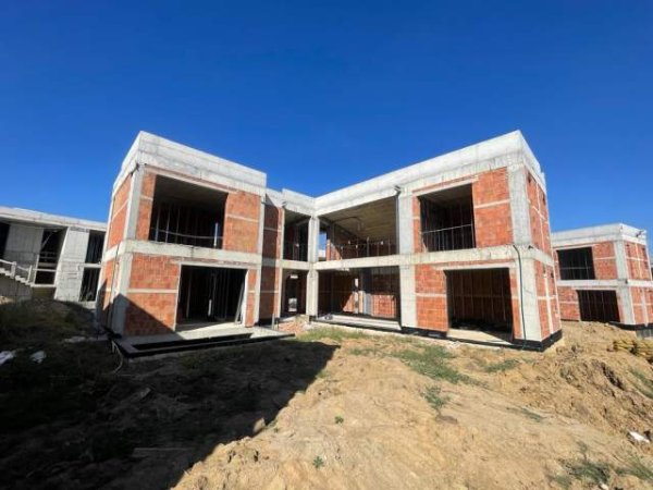 Tirane, shitet Vile Kati 2, 445 m² 2.200 Euro/m2 (Autostrada Teg)