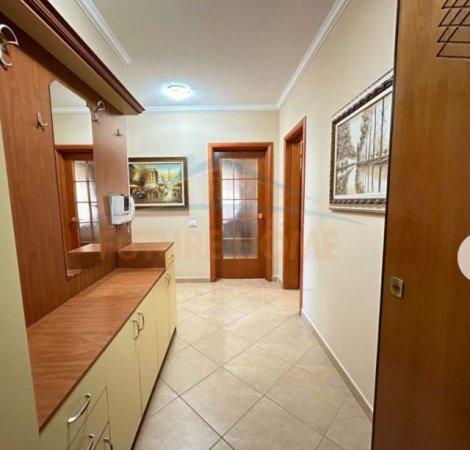 Tirane, jepet me qera apartament 1+1 Kati 5, 80 m² 600 Euro (Pean Air Albania)