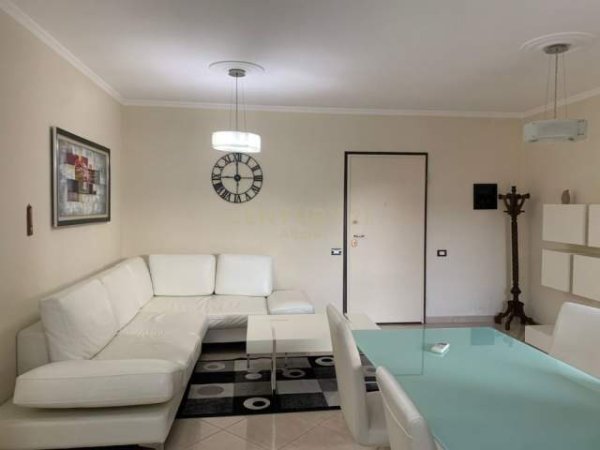 Tirane, jepet me qera apartament 102 m² 550 Euro (liqeni)