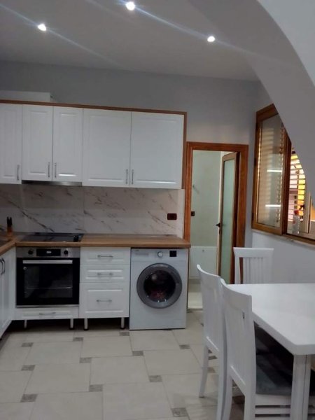 Tirane, jepet me qera Vile 1+1+BLK Kati 2, 75 m² 400 Euro (Qyteti Studenti)