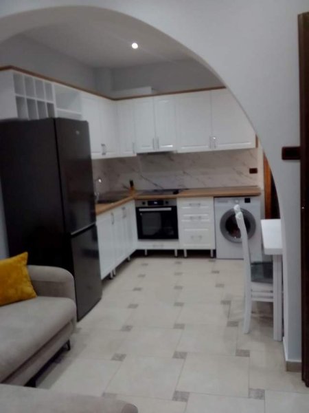 Tirane, jepet me qera Vile 1+1+BLK Kati 2, 75 m² 400 Euro (Qyteti Studenti)