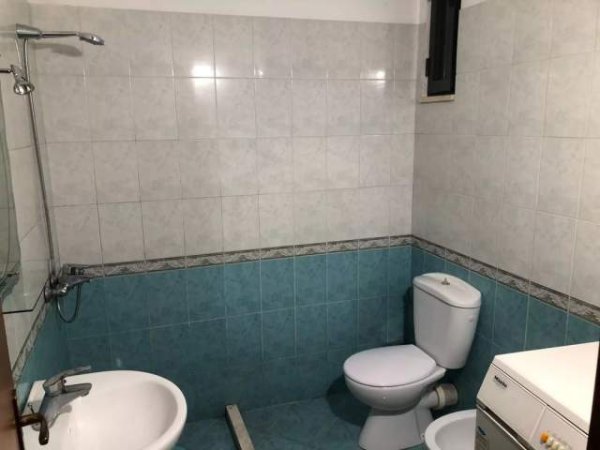 Tirane, jepet me qera apartament Kati 4, 85 m² 550 Euro (Rruga Peti)