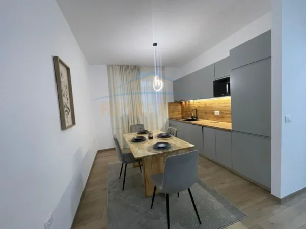 Tirane, jepet me qera apartament 2+1+Ballkon Kati 1, 88 m² 850 € (Qender)