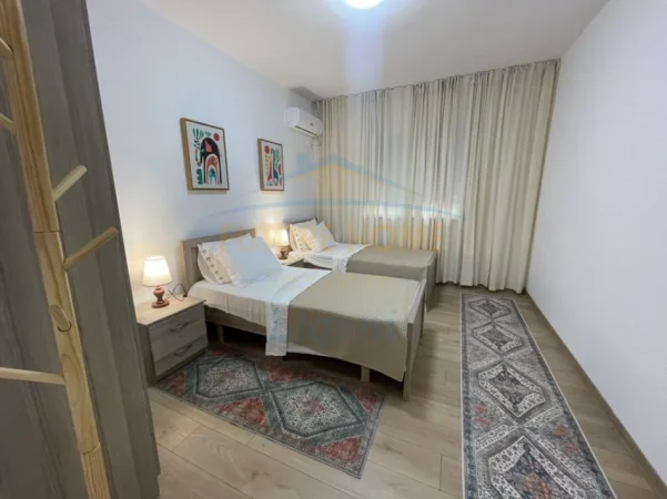 Tirane, jepet me qera apartament 2+1+Ballkon Kati 1, 88 m² 850 € (Qender)