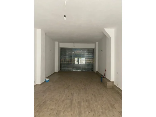 Tirane, shitet ambjent biznesi Kati 0, 49 m² 180.000 € (Pallati me Shigjeta)
