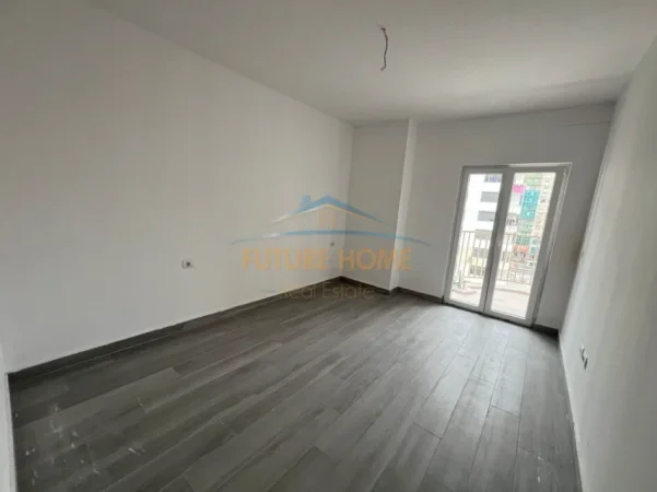 Tirane, jepet me qera apartament 1+1+Ballkon Kati 5, 71 m² 550 € (ish Dogana)