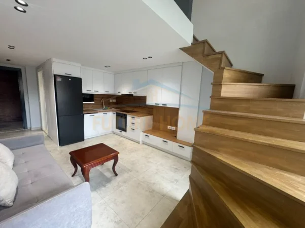 Tirane, jepet me qera apartament 1+1+Ballkon Kati 1, 60 m² 450 € (Pallati me Shigjeta)