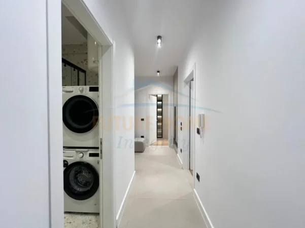 Tirane, jepet me qera apartament 2+1+Ballkon Kati 1, 85 m² 1.000 € (Porcelan)
