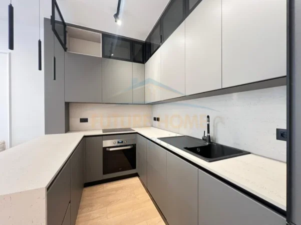 Tirane, jepet me qera apartament 2+1+Ballkon Kati 1, 85 m² 1.000 € (Porcelan)