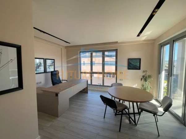 Tirane, jepet me qera ambjent biznesi Kati 7, 100 m² 1.400 € (Rruga e Kavajes)