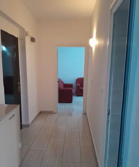Tirane, jepet me qera apartament 1+1 Kati 5, 60 m² 400 € (Rruga Bardhyl)
