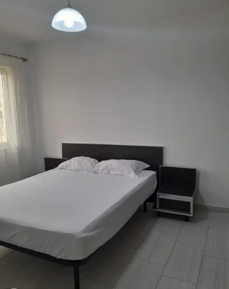 Tirane, jepet me qera apartament 1+1 Kati 5, 60 m² 400 € (Rruga Bardhyl)