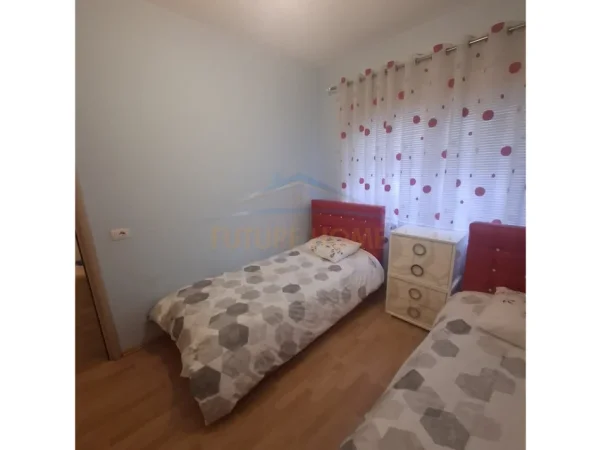 Tirane, shitet apartament 2+1+Ballkon Kati 7, 90 m² 165.000 € (Yzberisht)