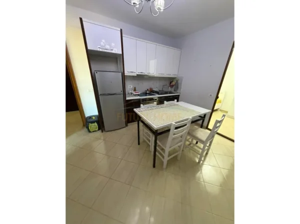 Tirane, jepet me qera apartament 2+1+Ballkon Kati 8, 63 m² 500 € (Yzberisht)