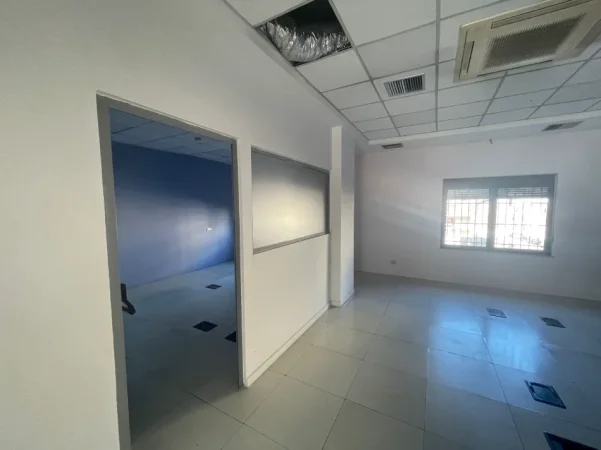 Tirane, jepet me qera ambjent biznesi Kati 1, 850 m² 10.000 € (Përball Delijorgjit)
