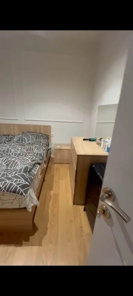 Tirane, jepet me qera apartament 1+1 Kati 3, 90 m² 500 € (Selite)