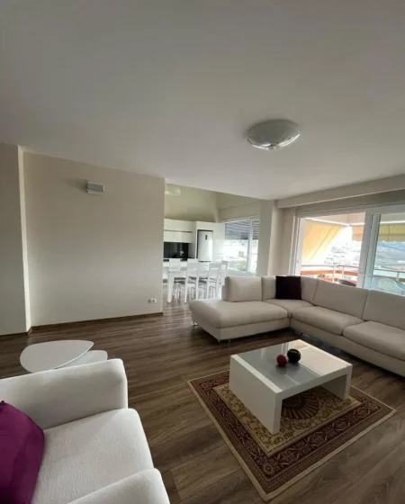 Tirane, jepet me qera apartament 2+1 Kati 2, 130 m² 1.500 € (Teg)